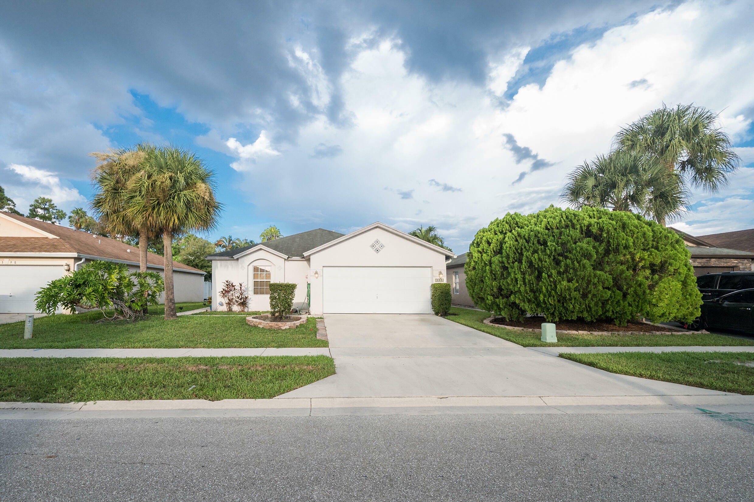 Property Photo:  1406 Red Apple Lane  FL 33415 