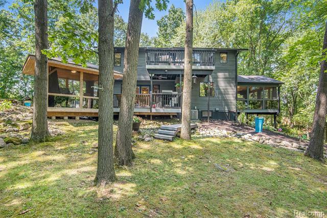 Property Photo:  2475 Runaway Trail  MI 48380 