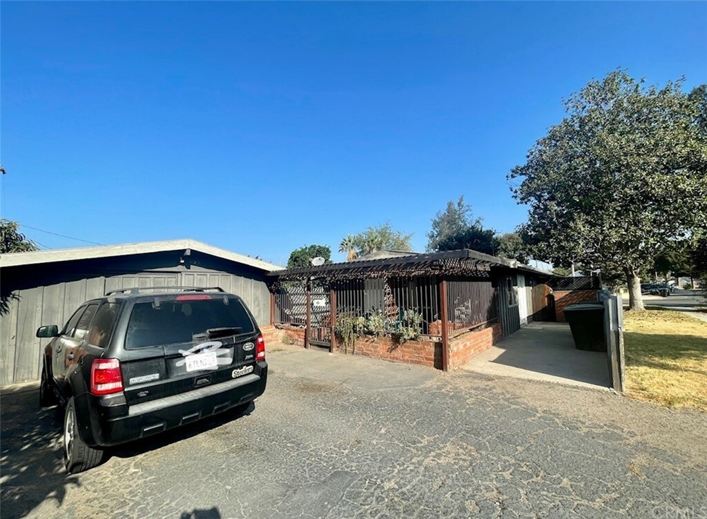 Property Photo:  859 S Citron Street  CA 92805 