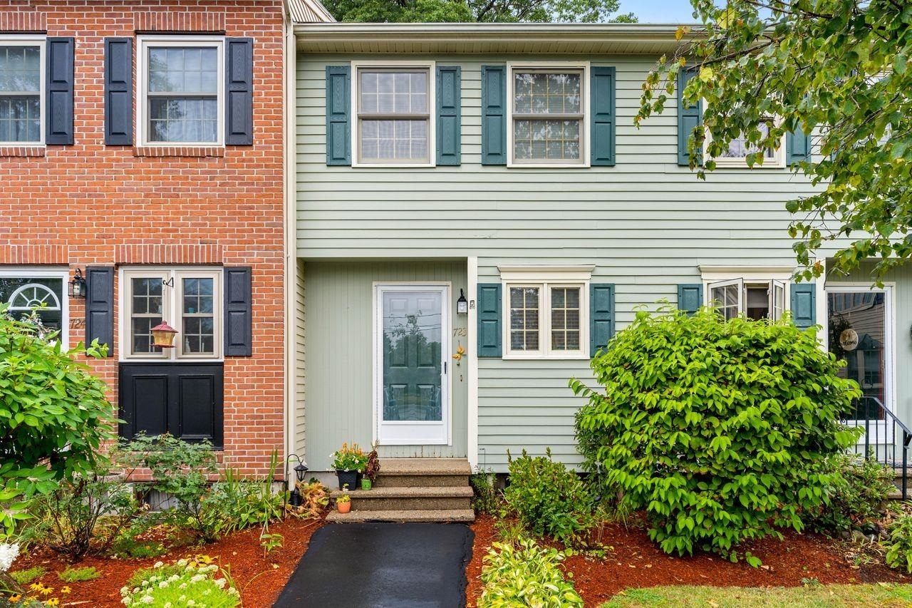 Property Photo: 723 Fox Hollow Drive NH 03051