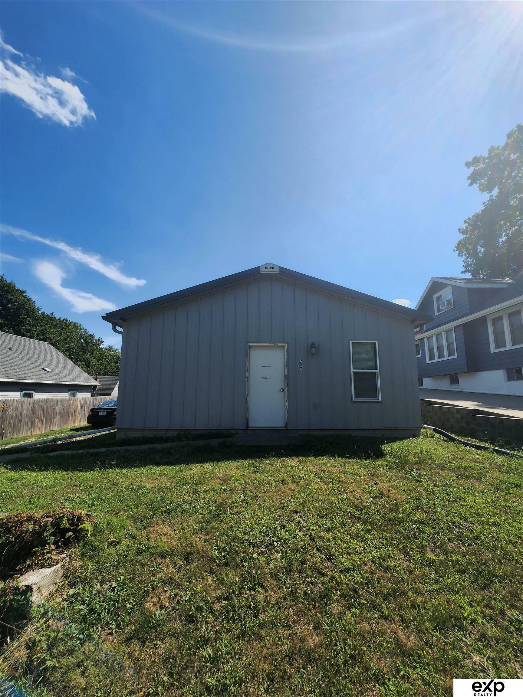 Property Photo:  707 4th Ave 4th Ave  NE 68410 