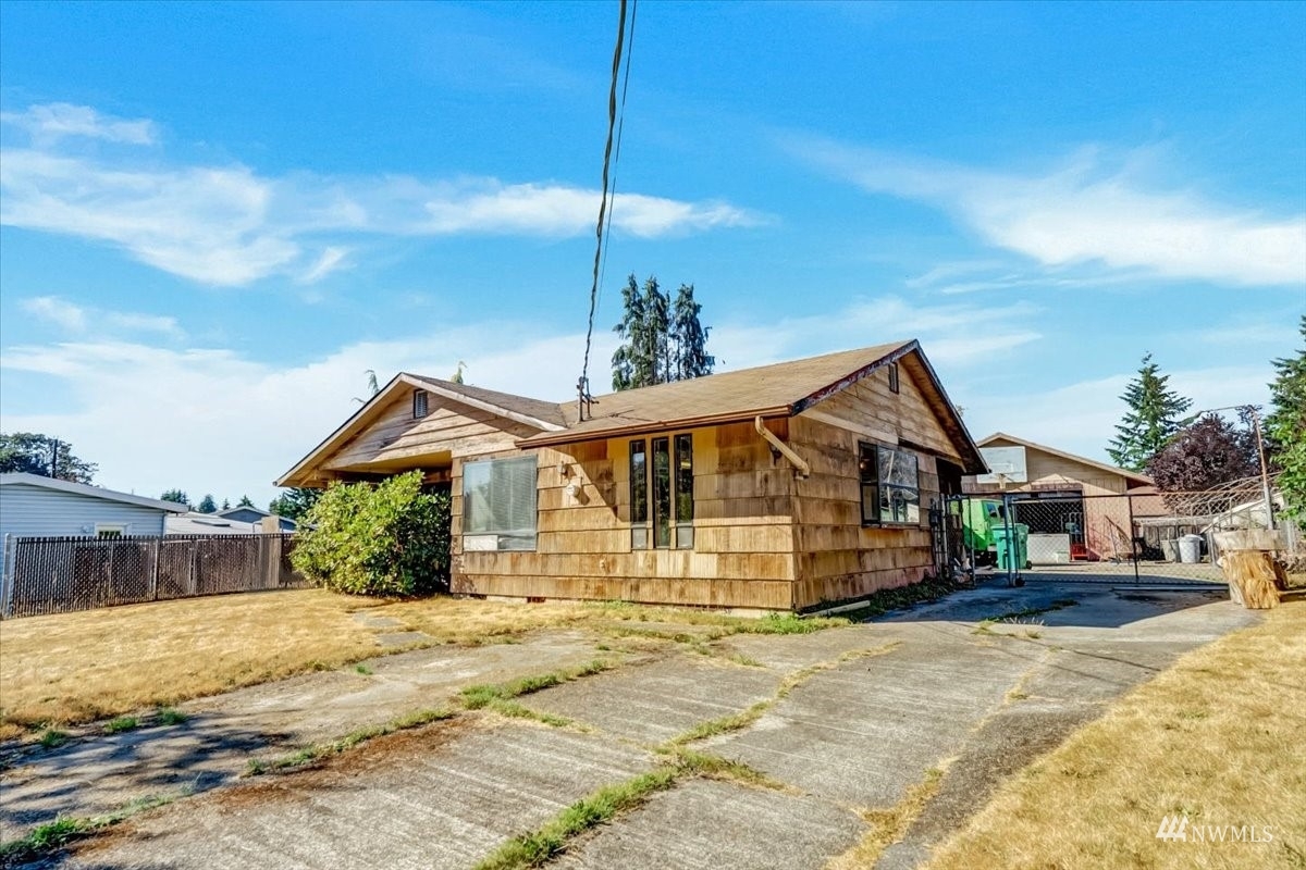 Property Photo: 1272 S 315th Street WA 98003