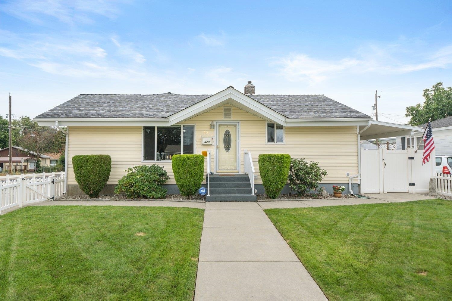 Property Photo:  428 E Joseph St  WA 99208 