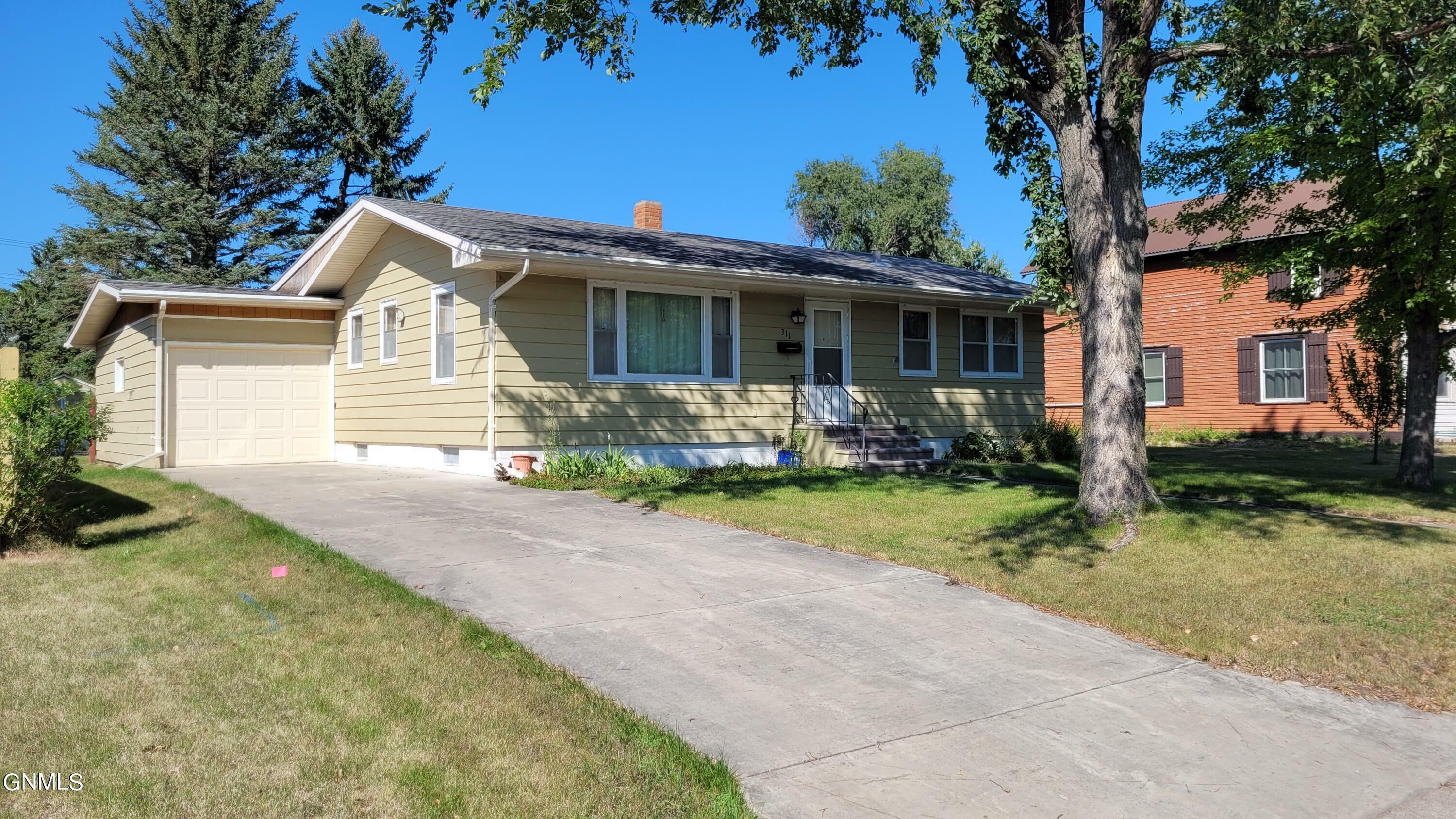 Property Photo:  311 6th Street N  ND 58436 