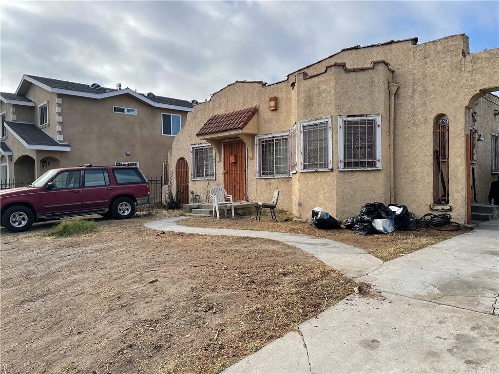 Property Photo:  3221 W 71st Street  CA 90043 
