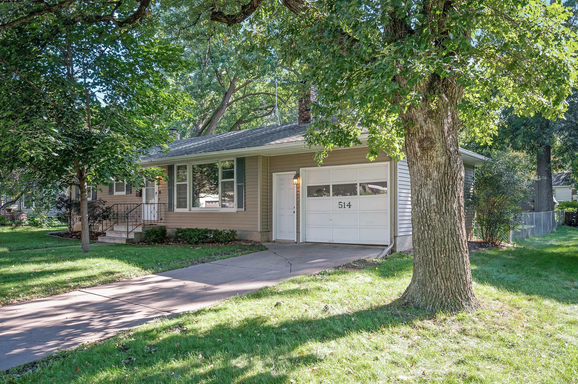 Property Photo:  514 Crescent Street  WI 54022 