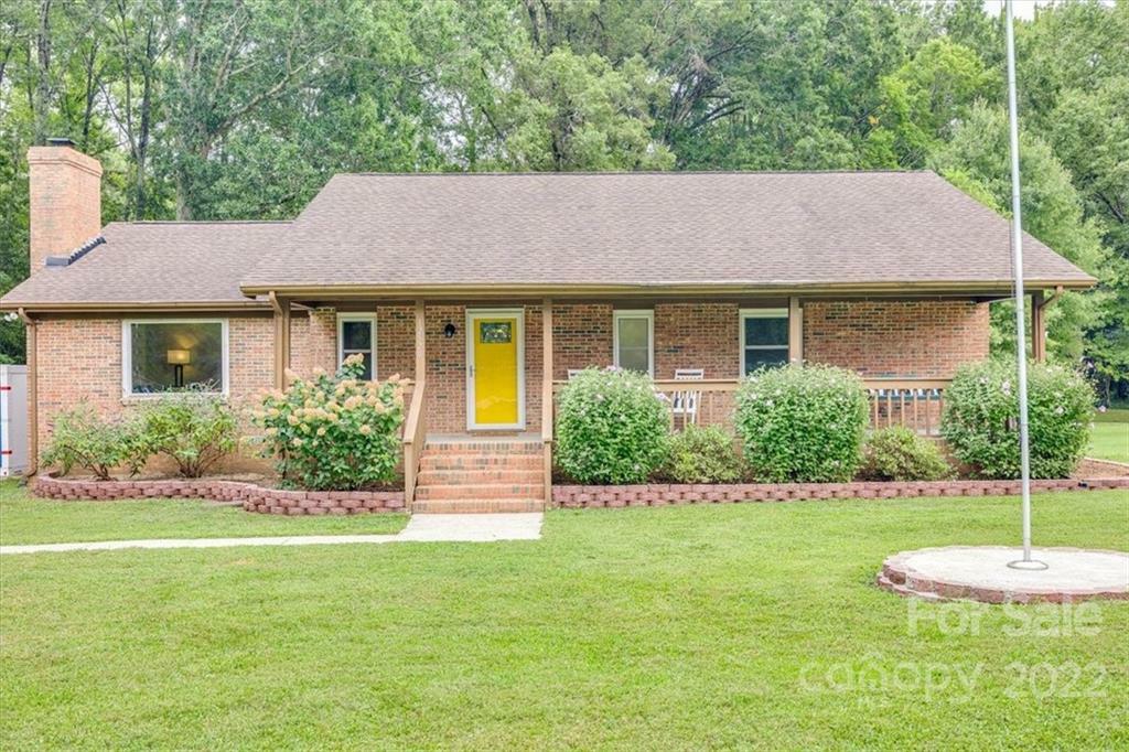 Property Photo: 12520 Caldwell Road NC 28213