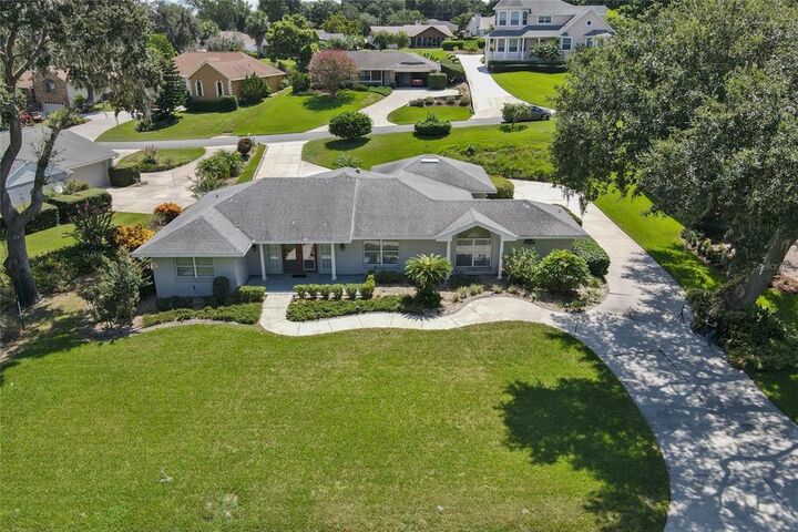 Property Photo: 1212 Overlook Road FL 32726