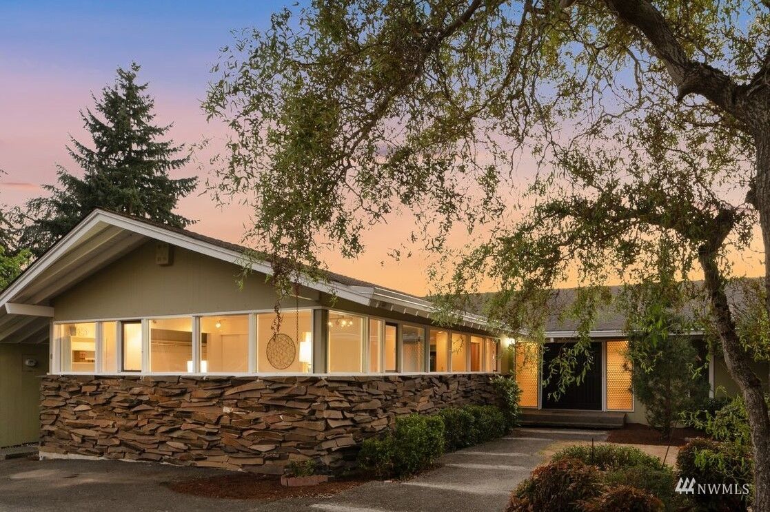 Property Photo:  15703 62nd Place NE  WA 98028 