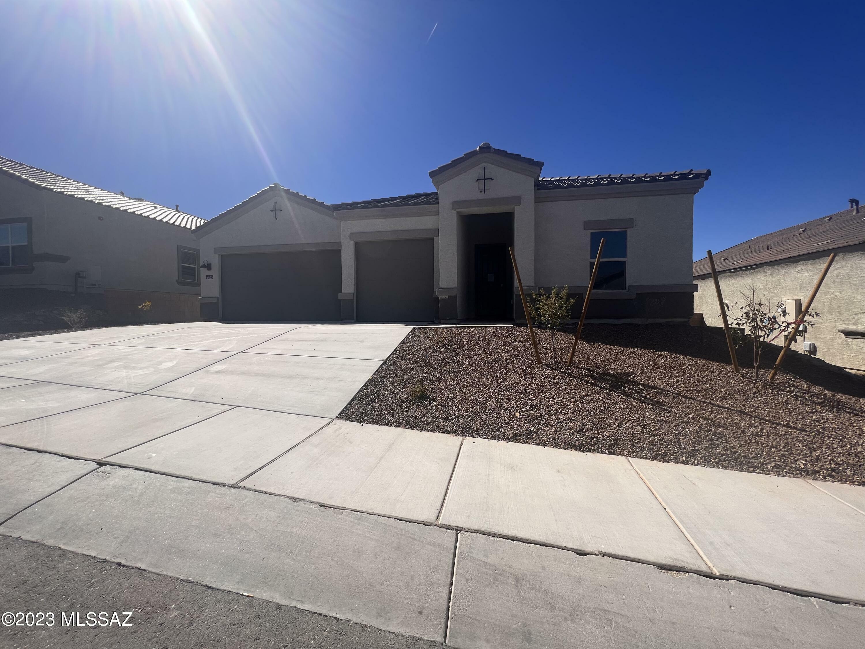 Property Photo:  5425 W Beacon Hill Drive  AZ 85658 