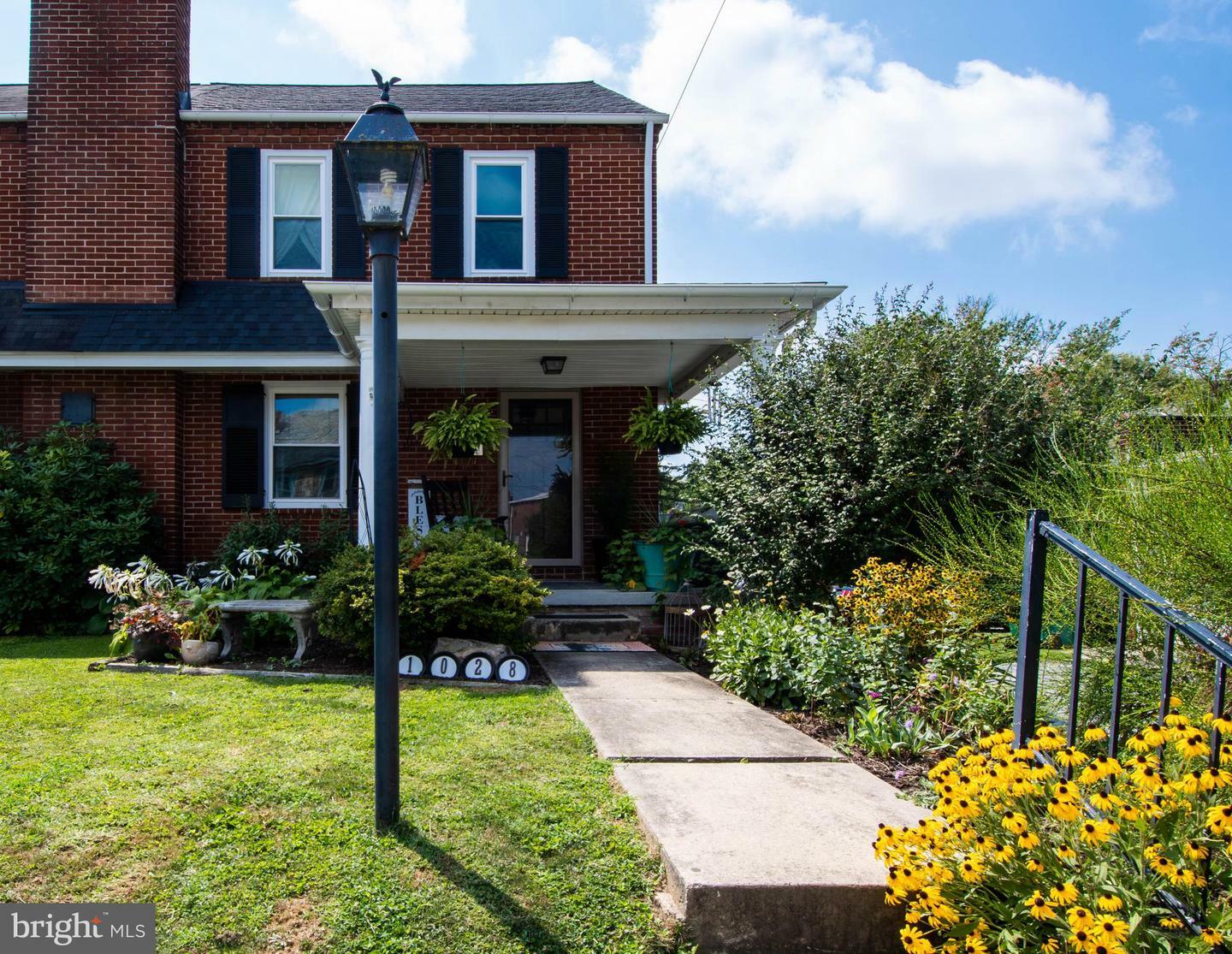 Property Photo: 1028 W Ross Street PA 17602