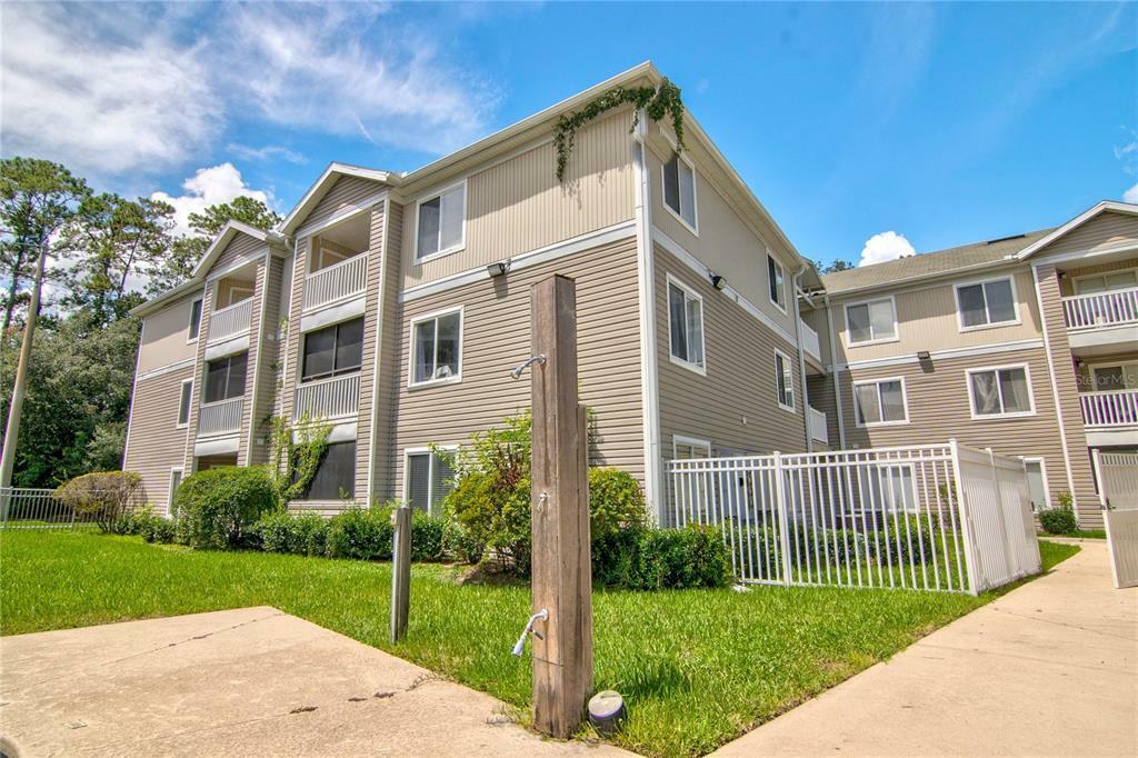 Property Photo:  4000 SW 23rd Street 3-107  FL 32608 