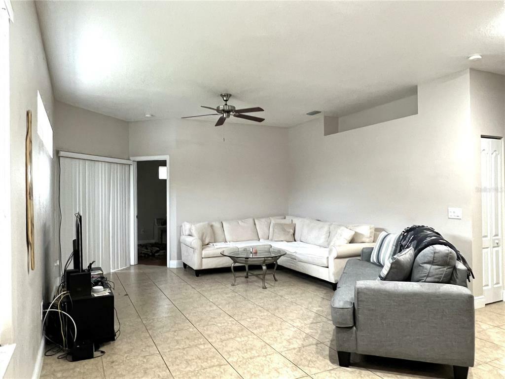 Property Photo:  406 Laguna Mill Drive  FL 33570 