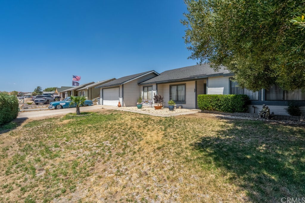 Property Photo: 13596 Mount Ranier Way CA 92345
