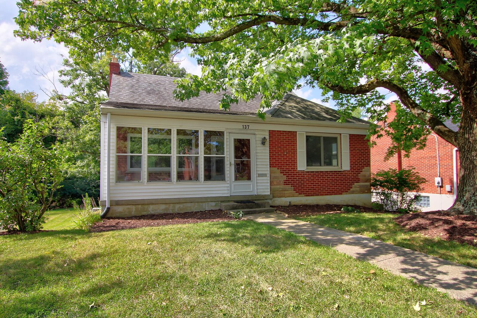 Property Photo:  137 Garden Way  KY 41075 