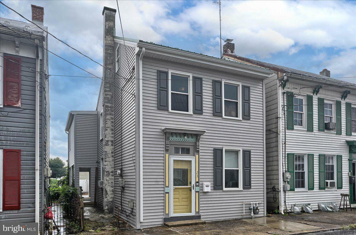 Property Photo:  23 W Green Street  PA 17055 