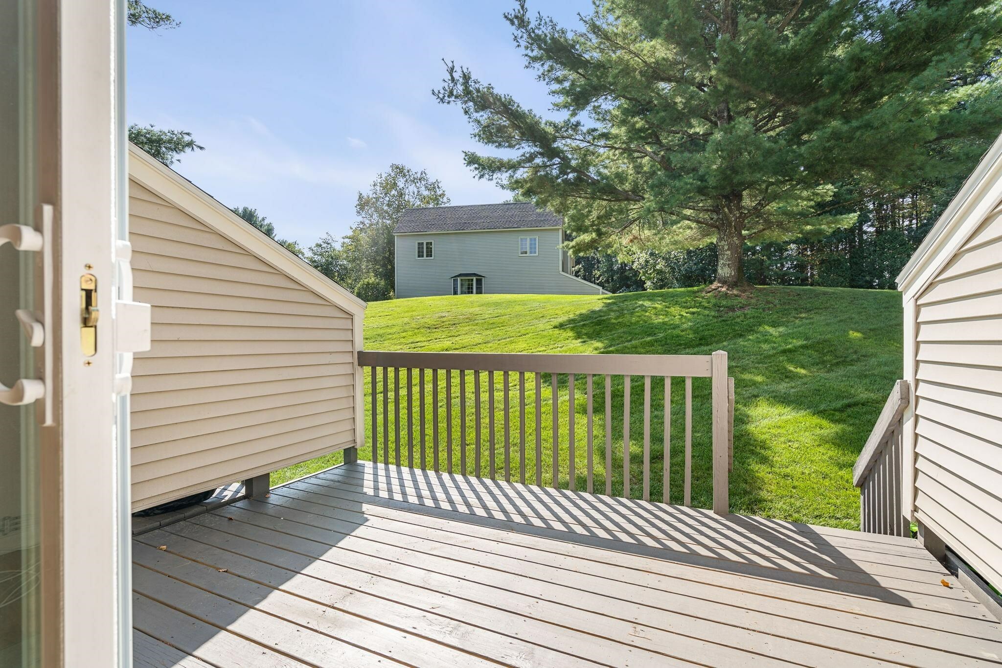 Property Photo:  527 Fox Hollow Drive  NH 03051 