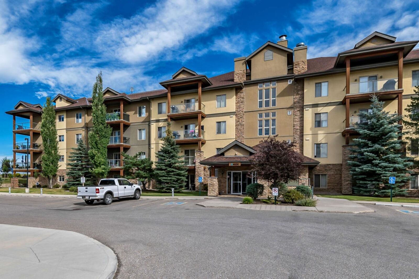 Property Photo: 4302, 92 Crystal Shores Road 4302 AB T1S 2N1