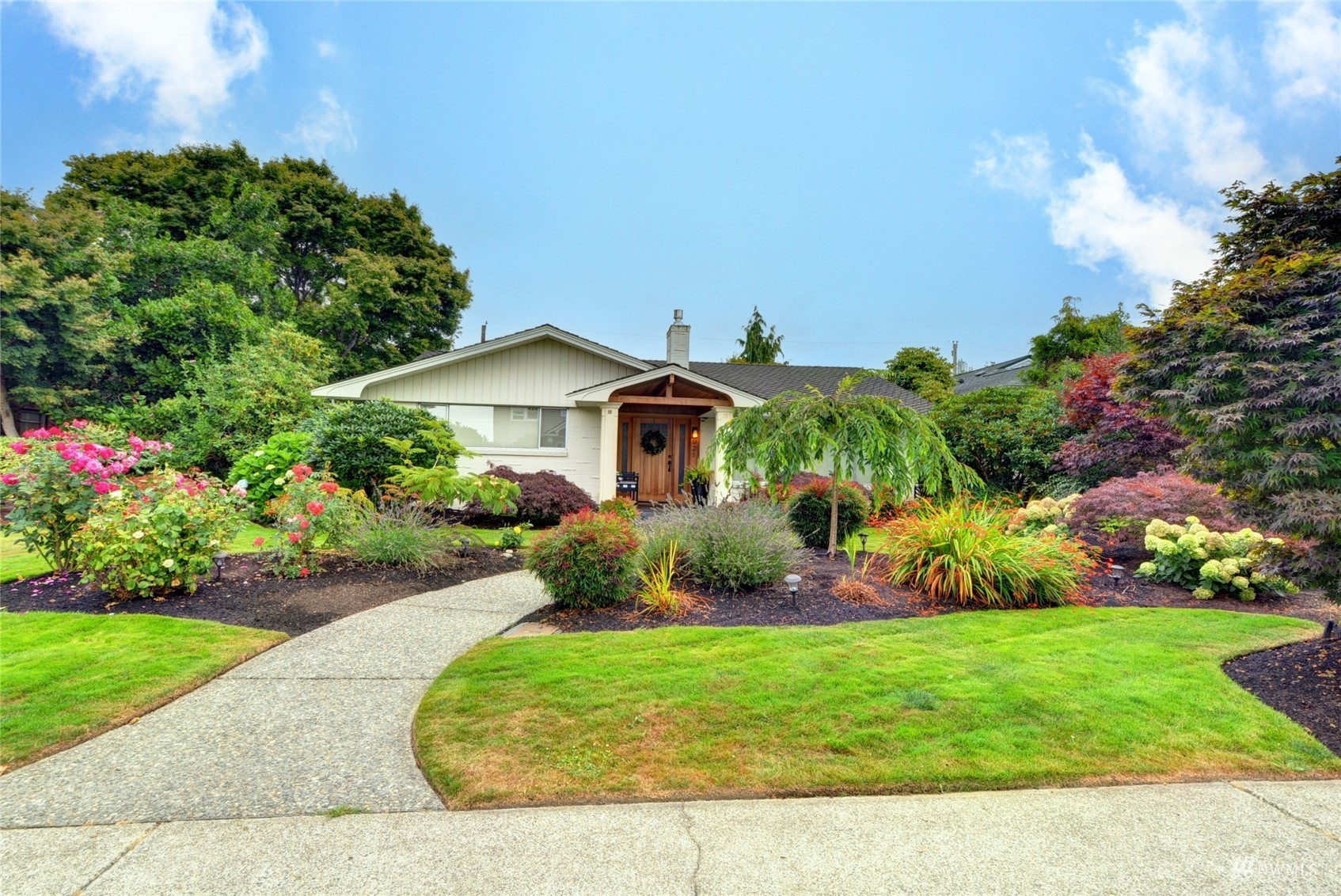 Property Photo:  921 Hoyt Avenue  WA 98201 