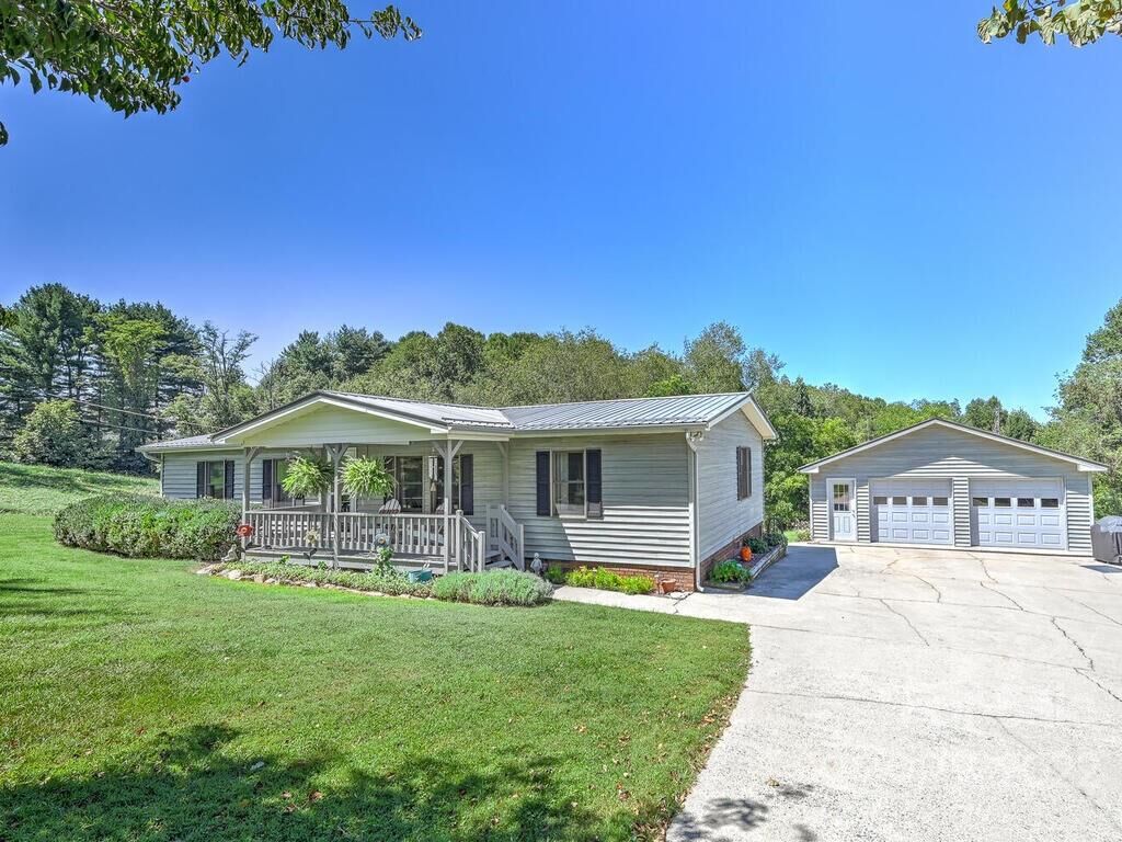 Property Photo:  14 Longhorn Drive  NC 28716 