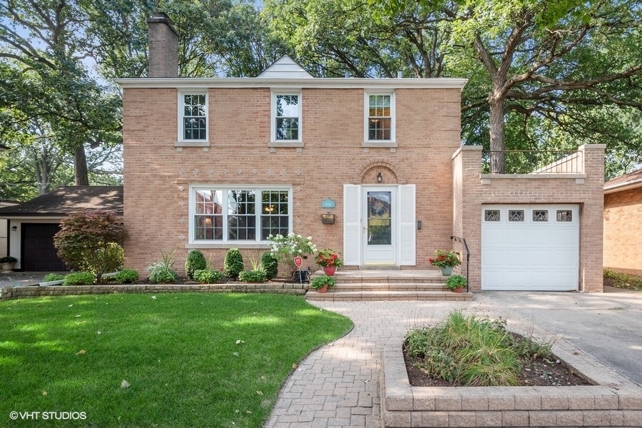 Property Photo: 6794 N Ionia Avenue IL 60646