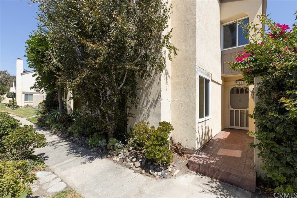 Property Photo:  27583 Brookside Lane  CA 92675 