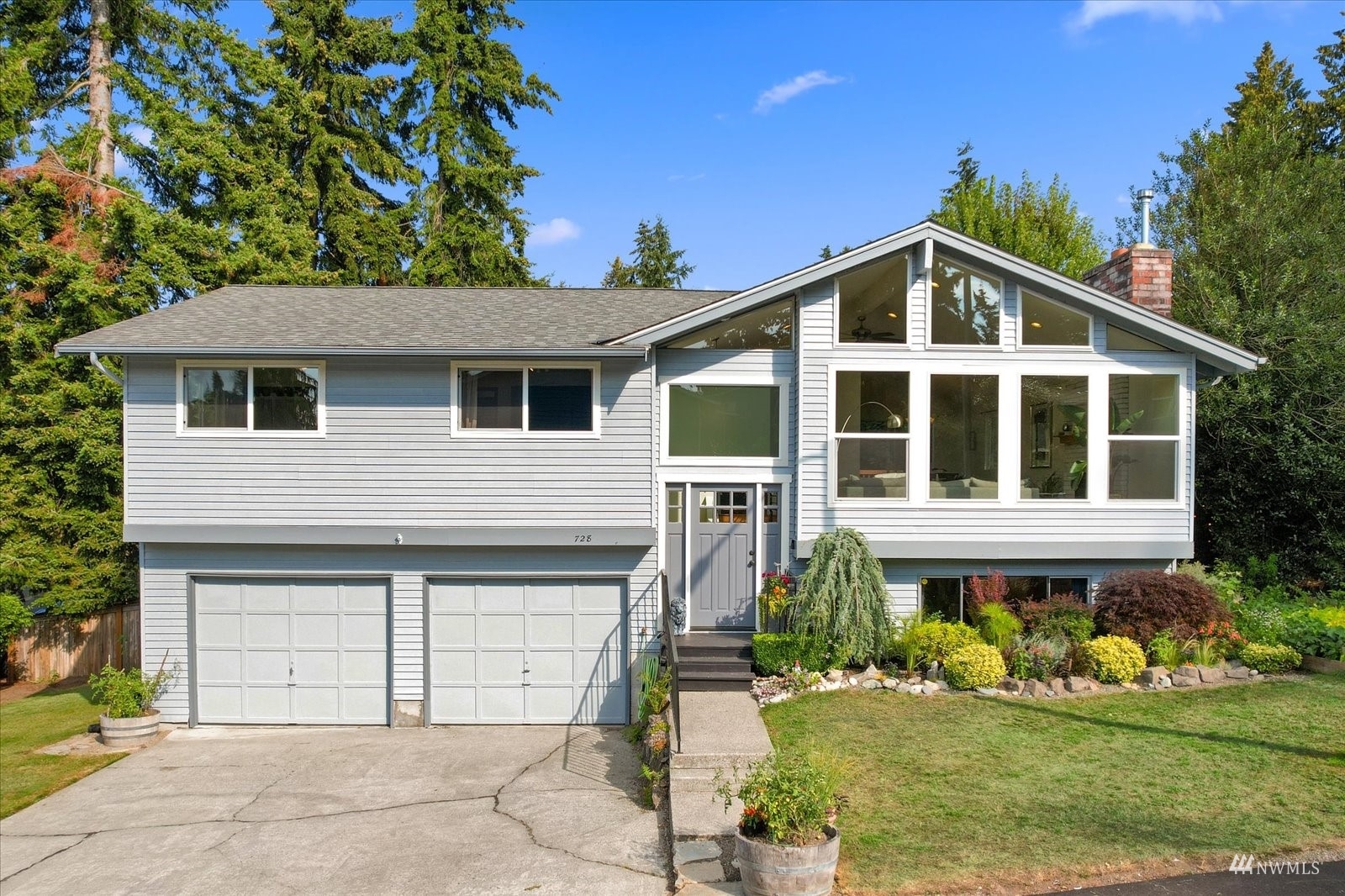 Property Photo:  728 13th Way SW  WA 98020 