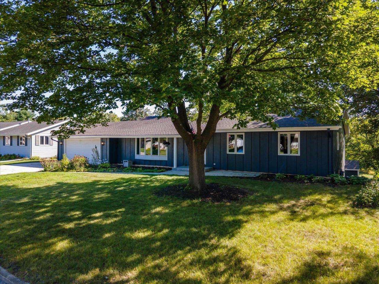 Property Photo:  820 Columbia Dr  WI 53546 