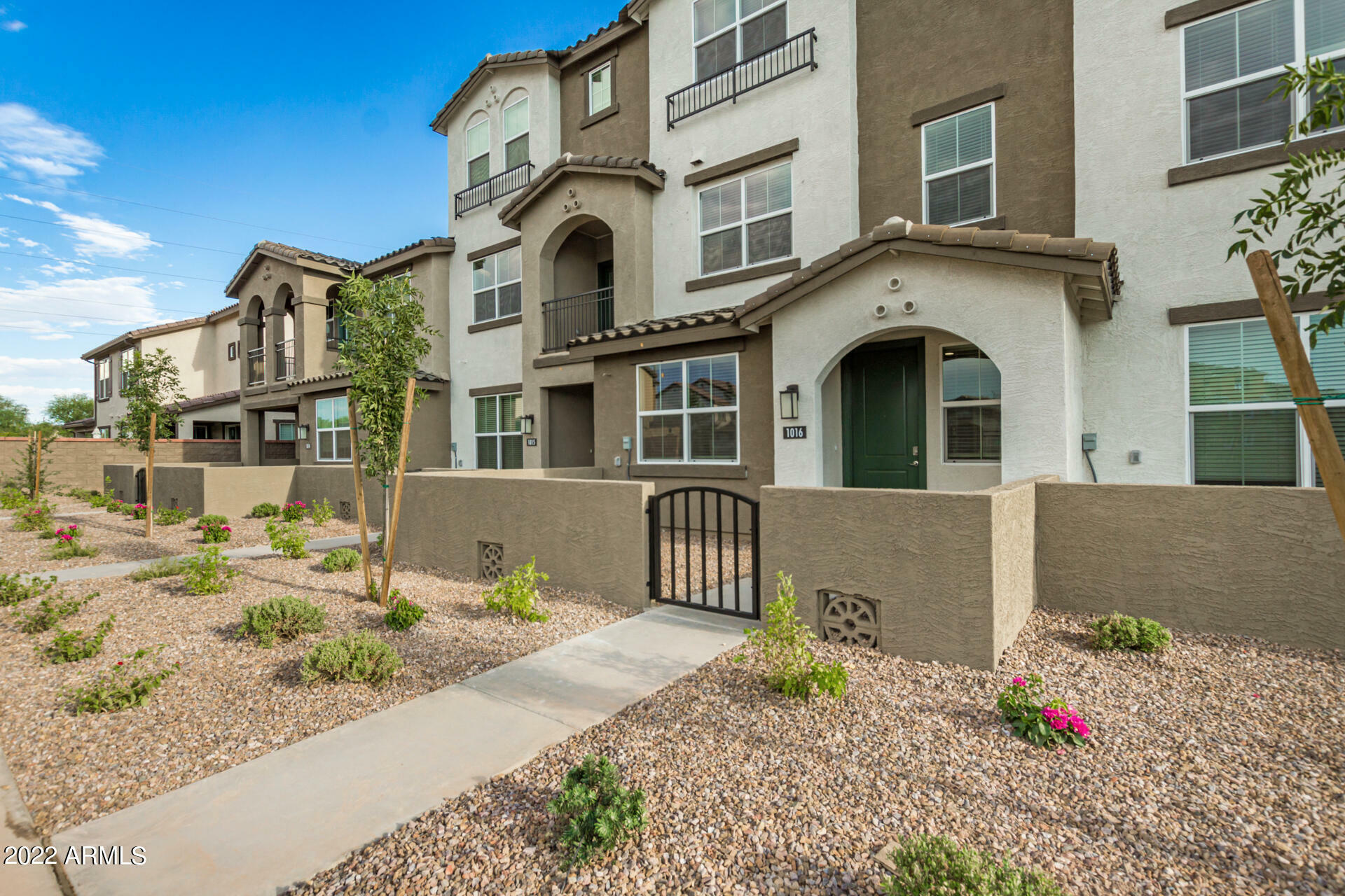 Property Photo:  1255 N Arizona Avenue 1016  AZ 85225 