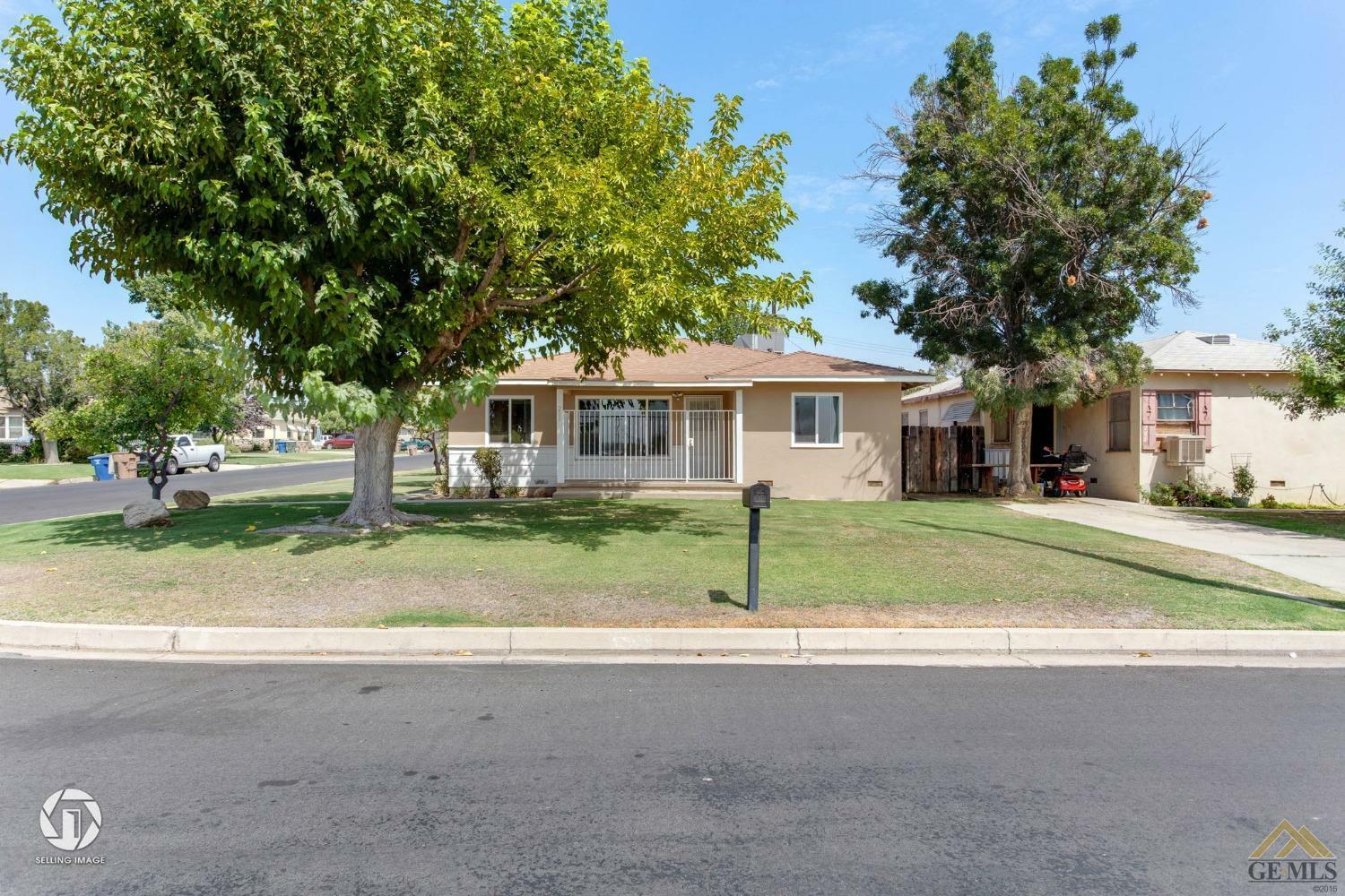 Property Photo:  200 E Highland Drive  CA 93308 