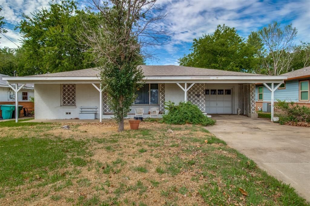 Property Photo: 422 N McKown Avenue TX 75092