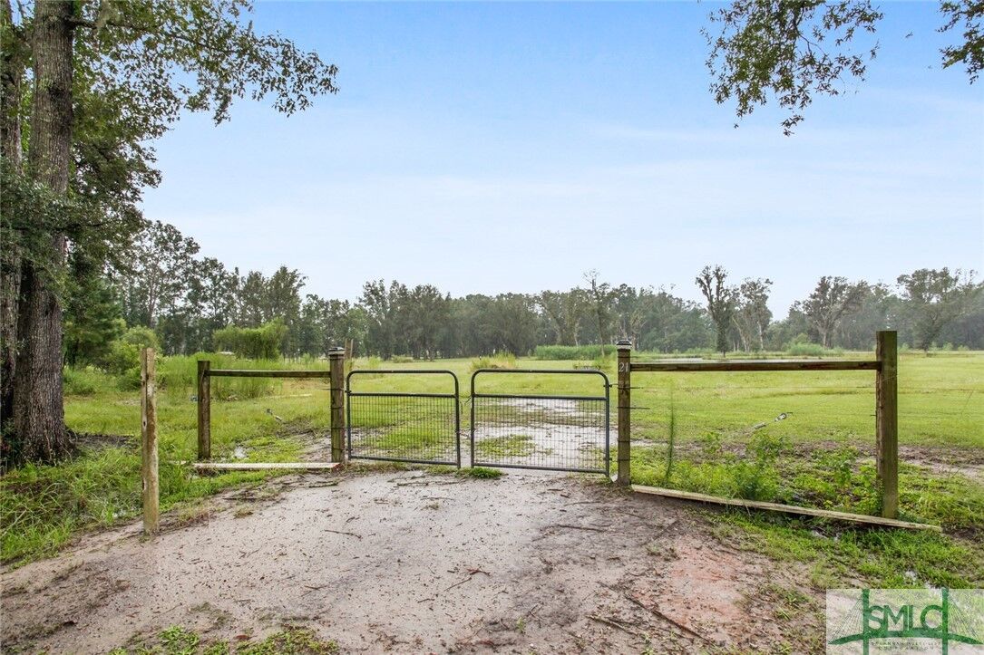 Property Photo: 21 Pyeland Avenue GA 31405