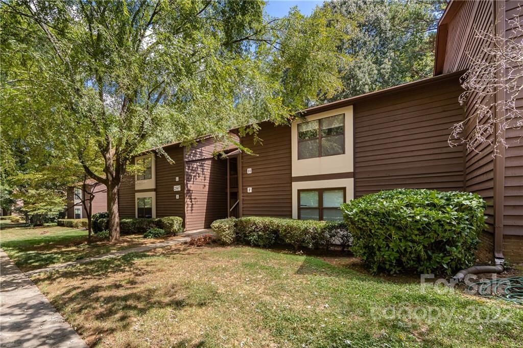 Property Photo:  2507 Kilborne Drive  NC 28205 
