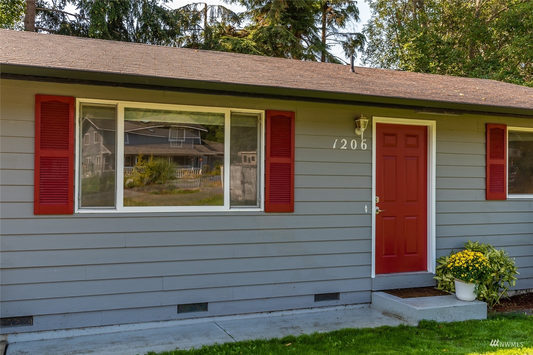 Property Photo:  1206 Dewey Drive  WA 98239 