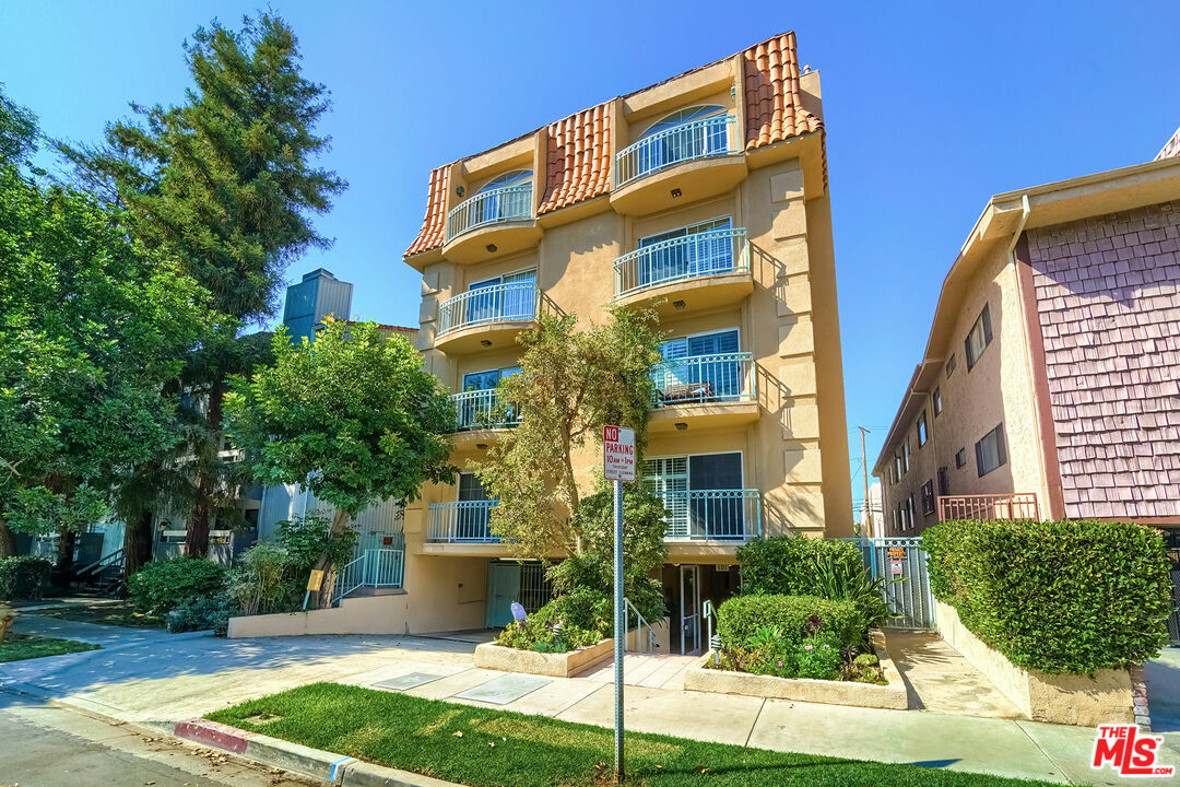 Property Photo:  1871   Greenfield Ave 402  CA 90025 