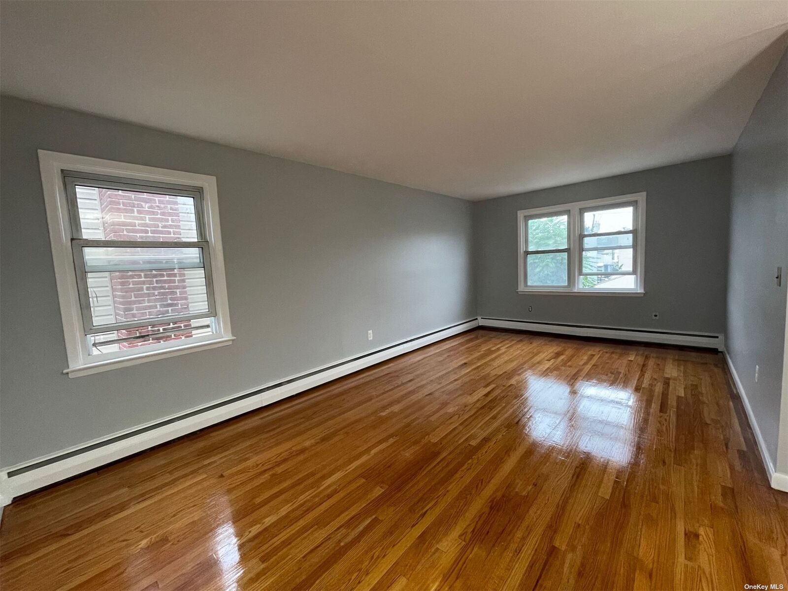 Property Photo:  343 Thieriot Avenue 2  NY 10473 