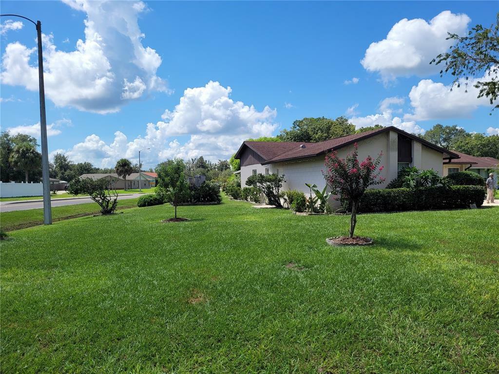 Property Photo:  602 E Bogie Way  FL 34759 