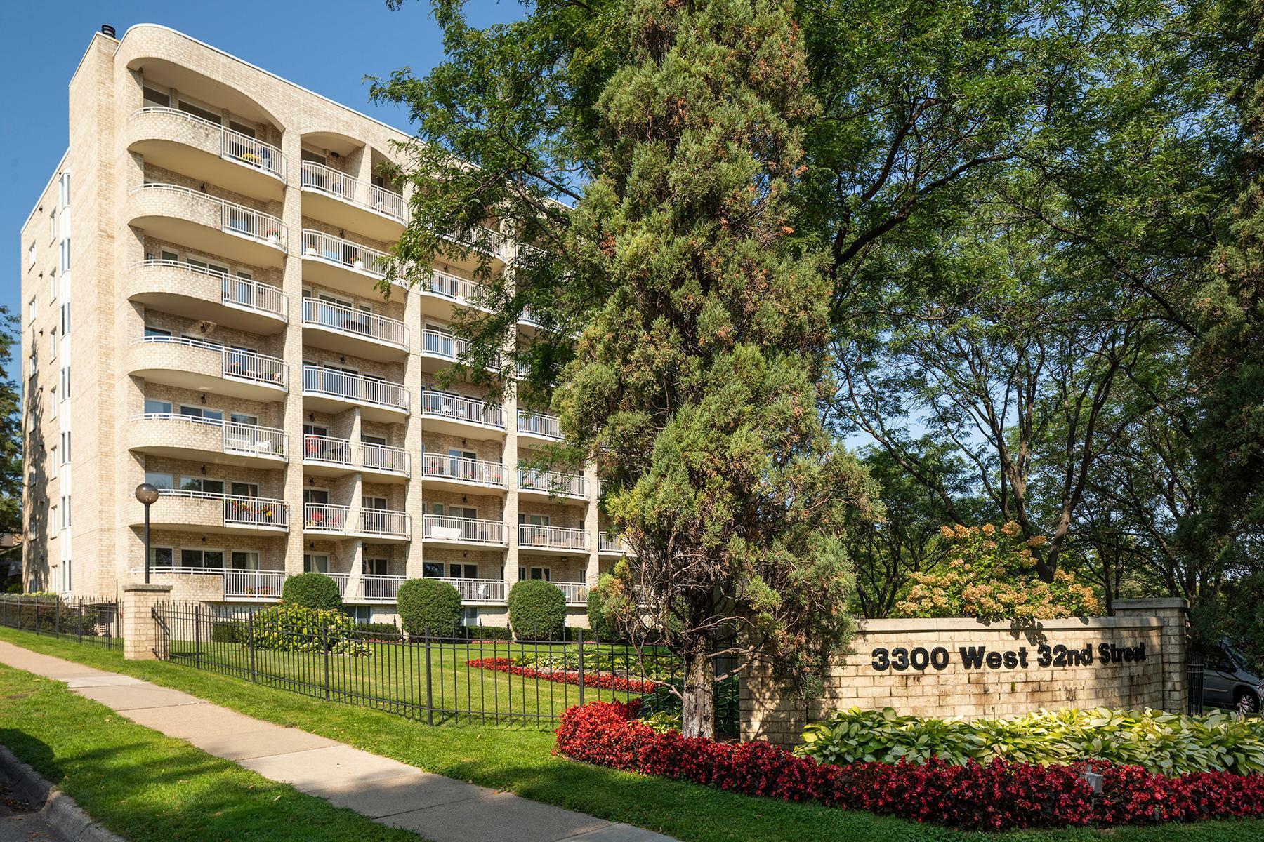 Property Photo: 3300 W 32nd Street 503 MN 55416