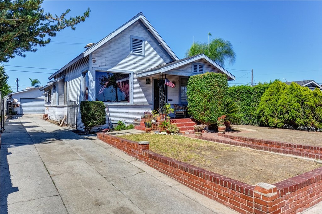 Property Photo: 713 W 165th Place CA 90247