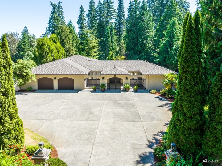 Property Photo:  21312 212th Avenue SE  WA 98038 