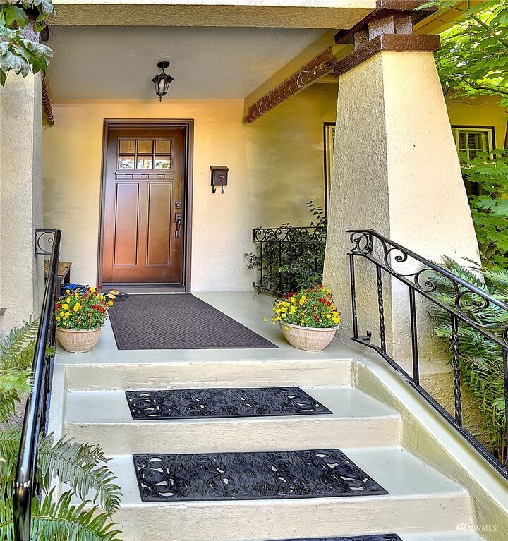 Property Photo:  906 E Morton Street  WA 98404 