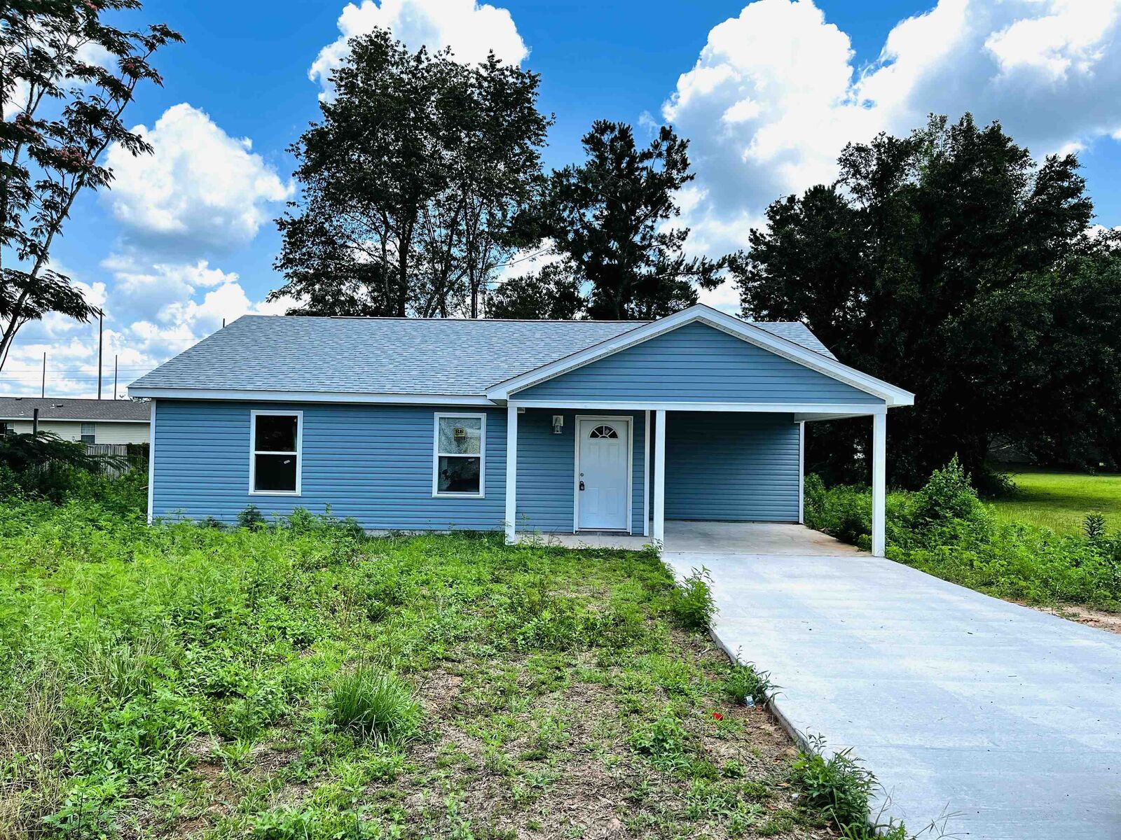 Property Photo: 824 Arlington Circle FL 32343