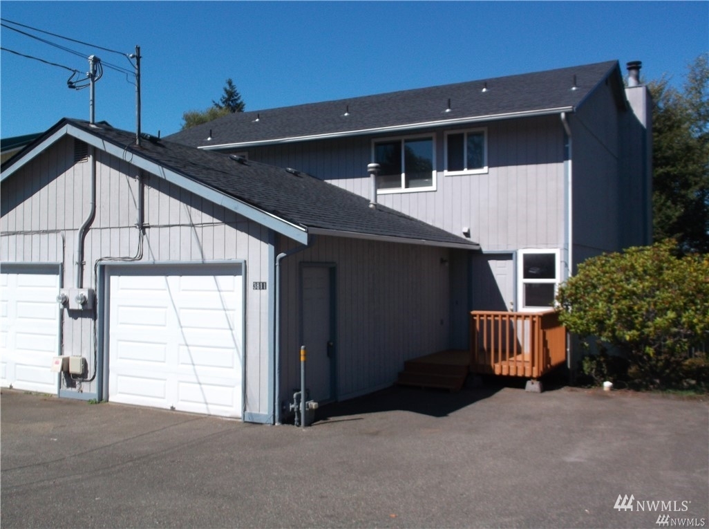 Property Photo:  3809 Maple Ave  WA 98310 