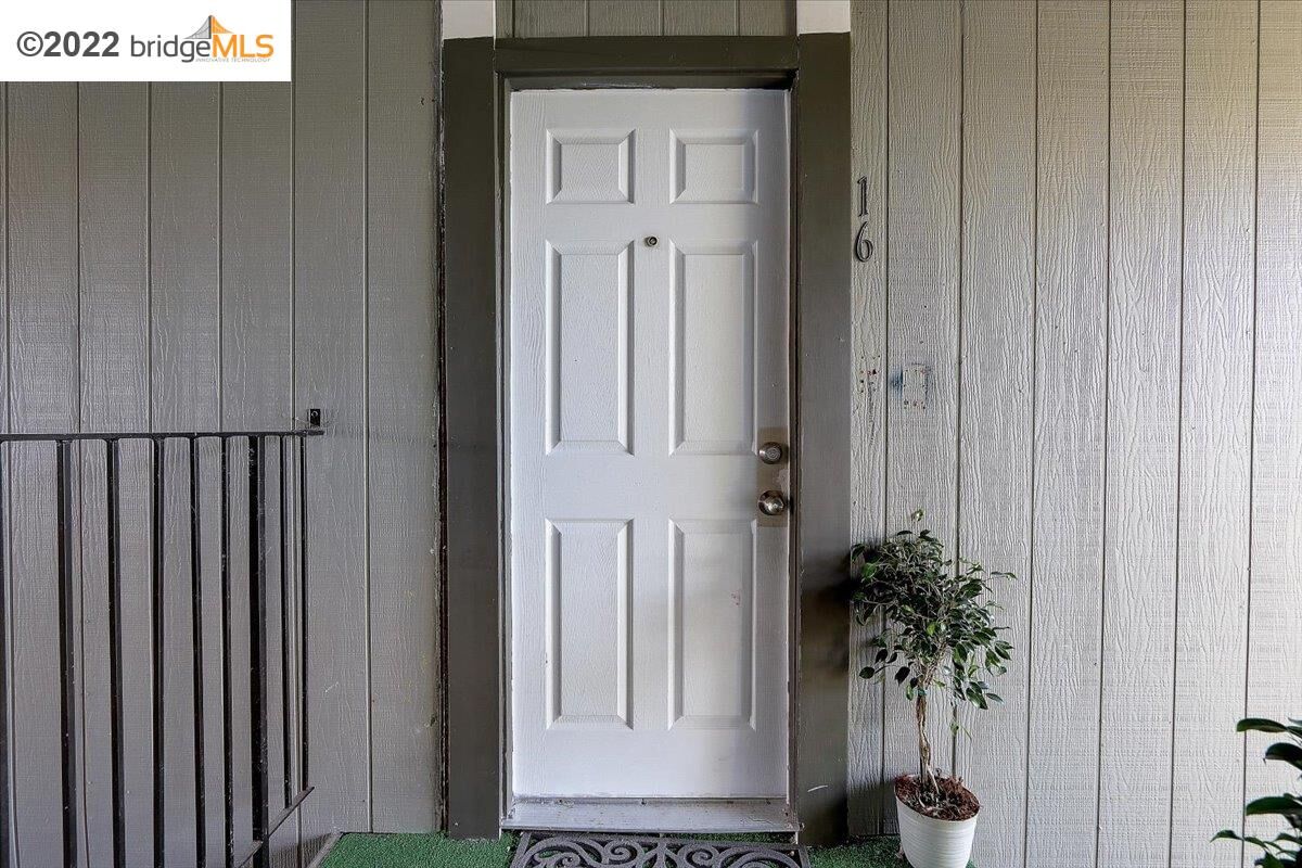 Property Photo: 1133 Meadow Ln 16 CA 94520