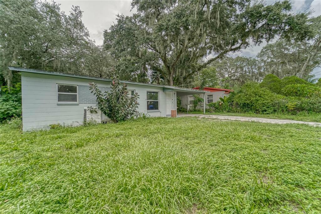 Property Photo:  7010 Yule Lane  FL 33637 