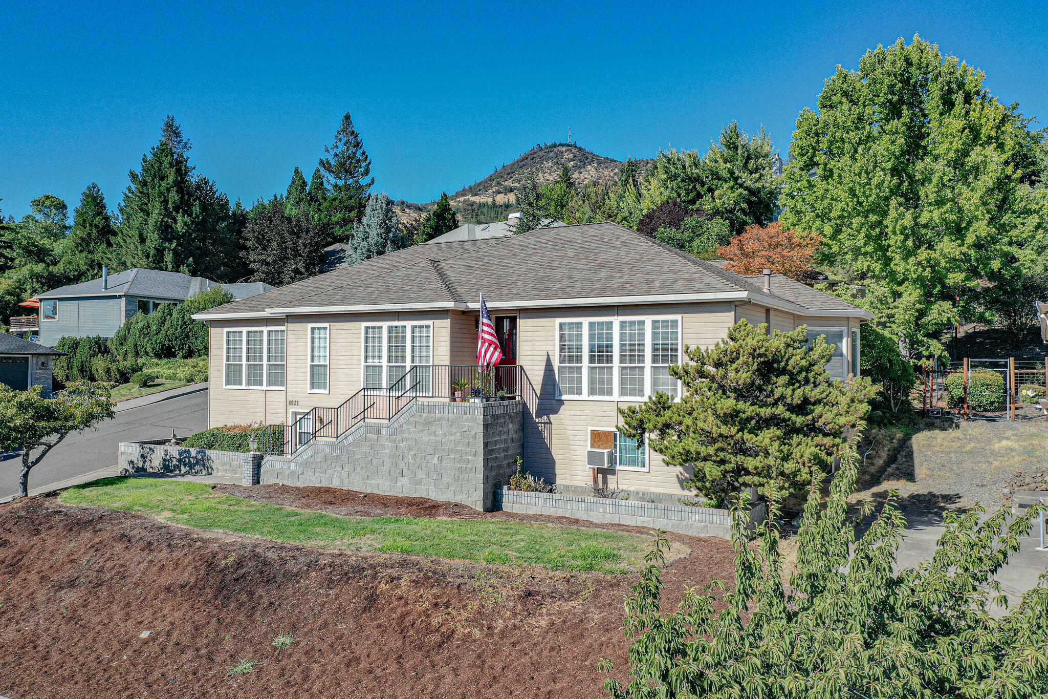 Property Photo: 4621 Torrey Pines Drive OR 97504