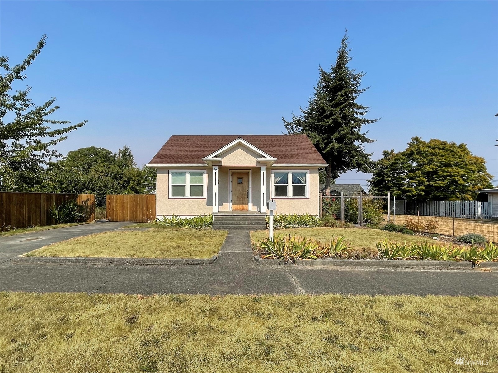 Property Photo:  519 W 5th Street  WA 98362 