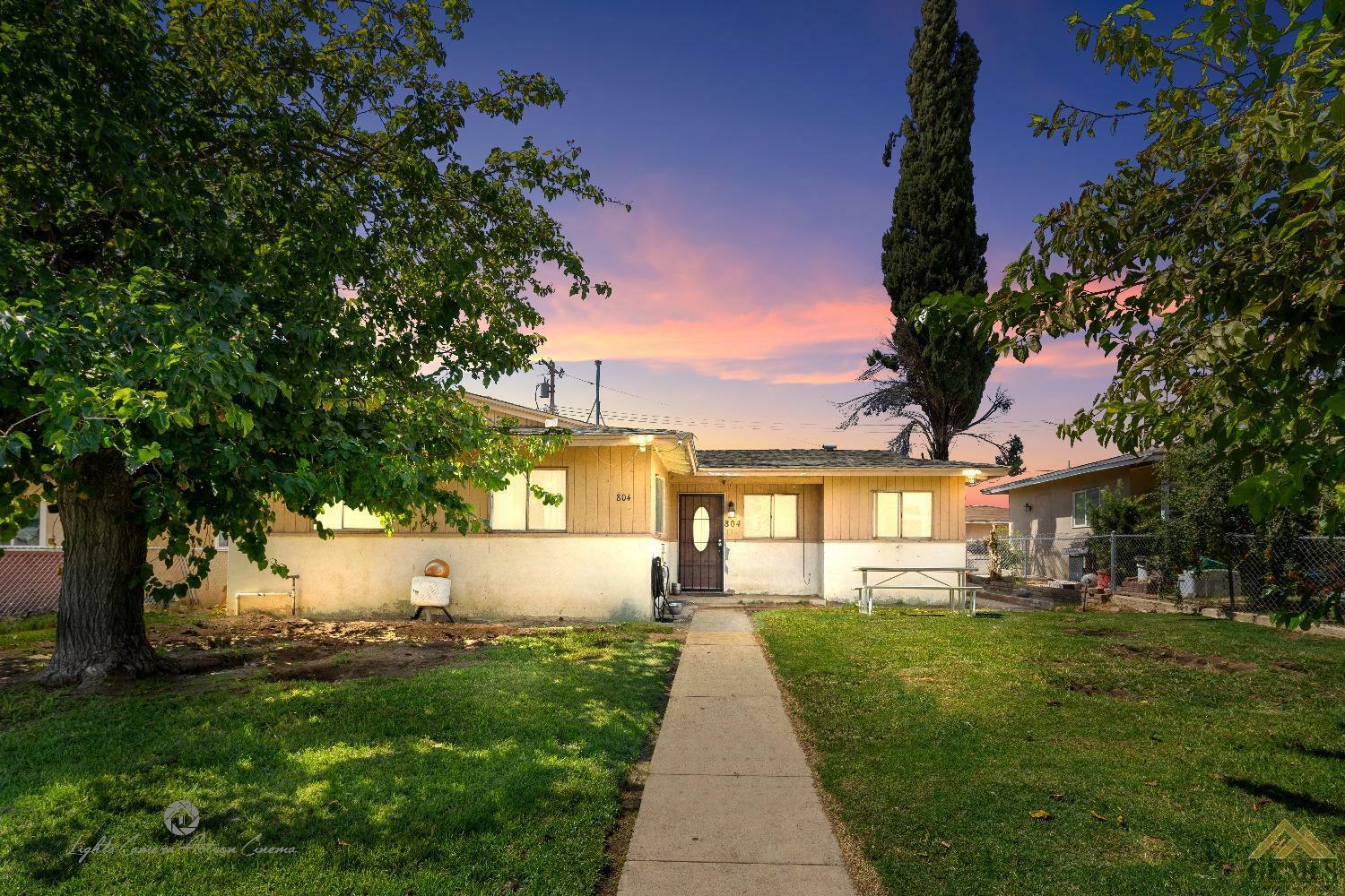 Property Photo:  804 Plaza Street  CA 93306 