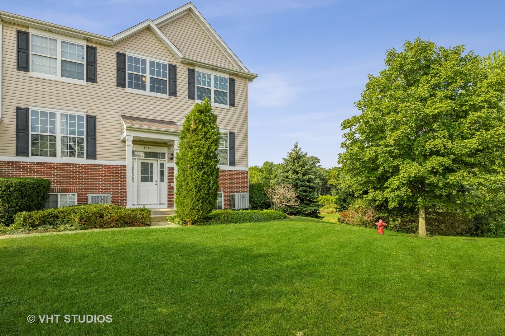 Property Photo: 3781 Bailey Road 0404 IL 60560