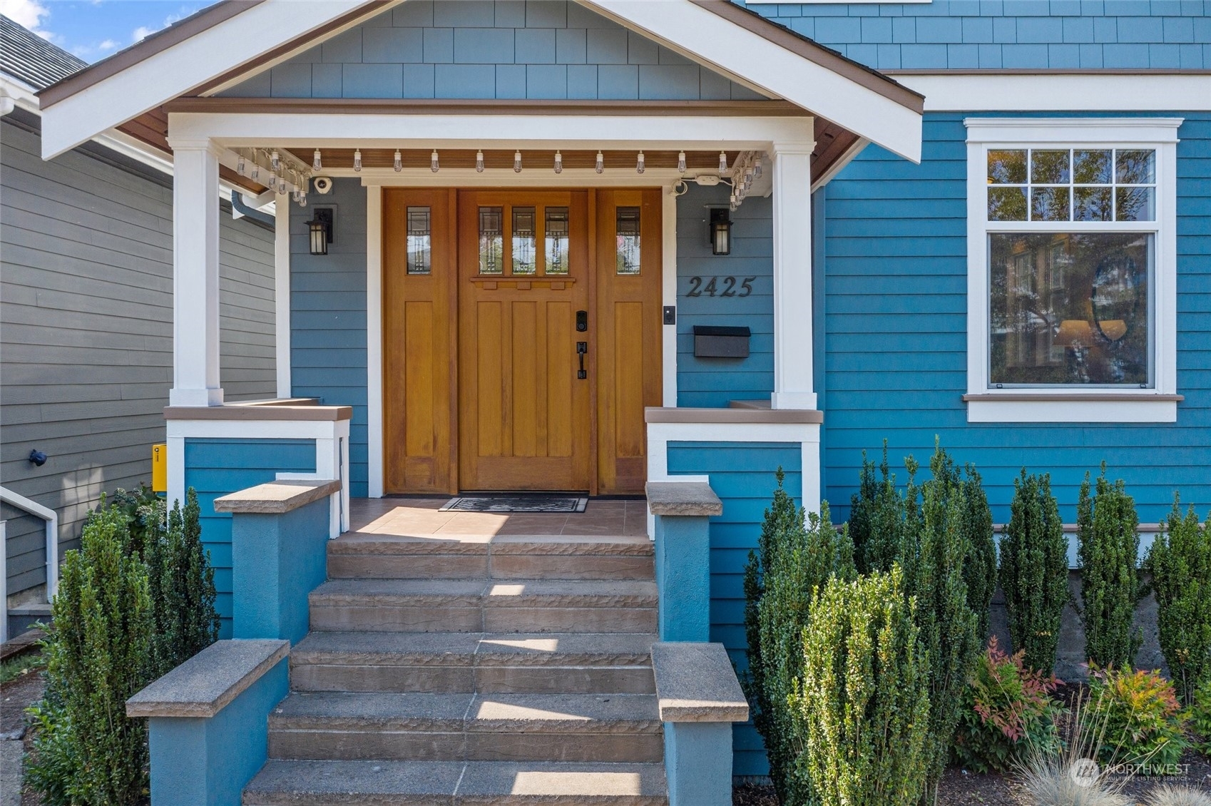 Property Photo: 2425 Queen Anne Avenue N WA 98109